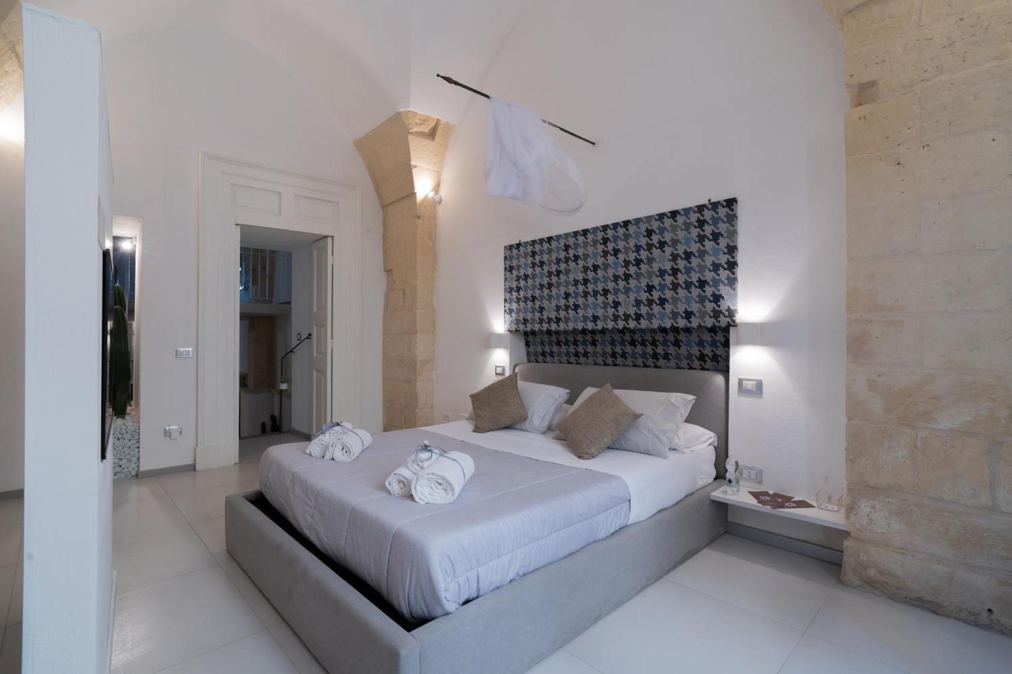 Dimora Barocca Luxury Suites Лече Екстериор снимка