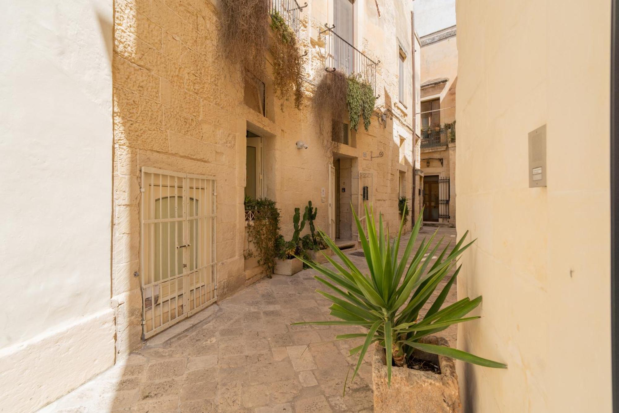 Dimora Barocca Luxury Suites Лече Екстериор снимка
