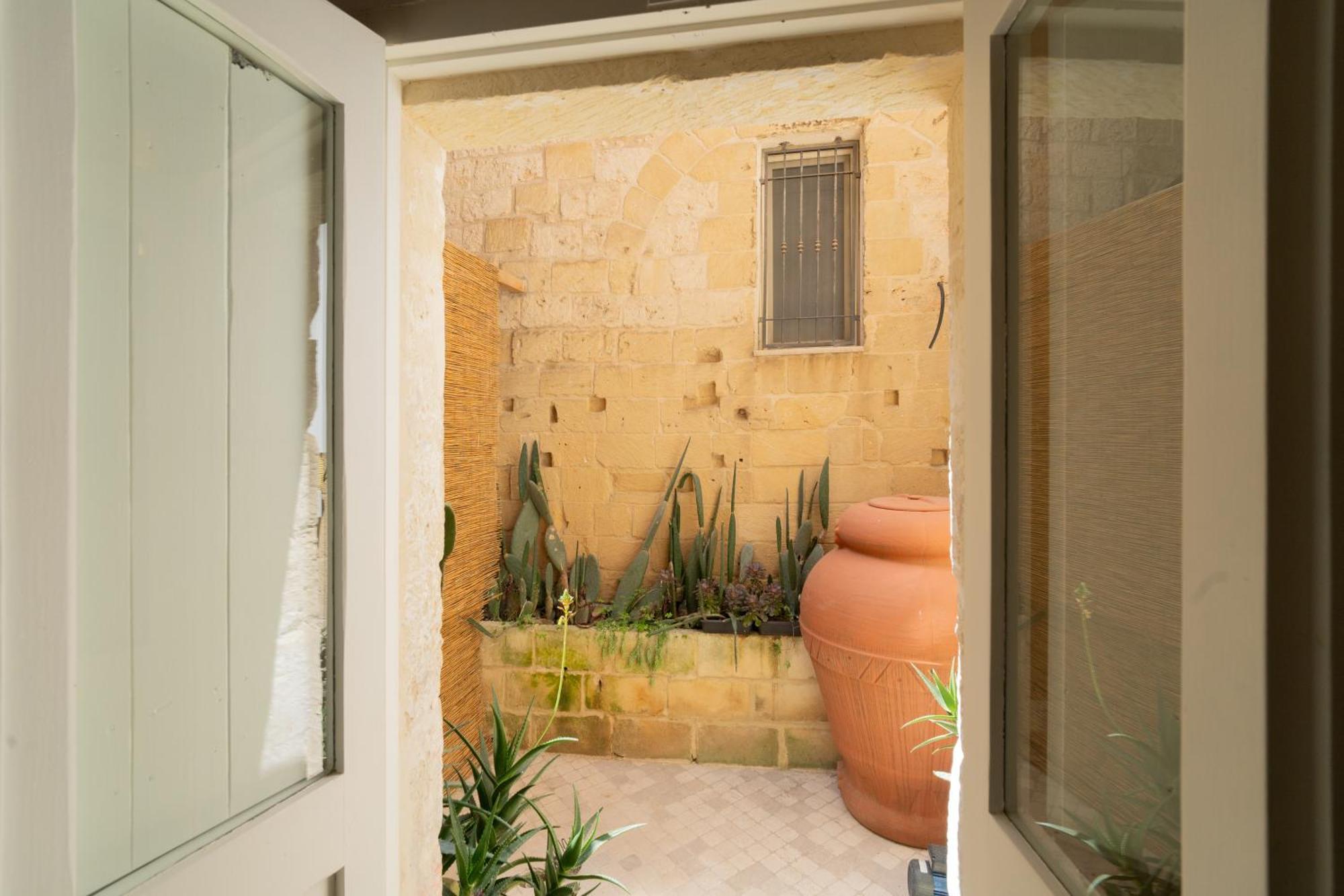 Dimora Barocca Luxury Suites Лече Екстериор снимка